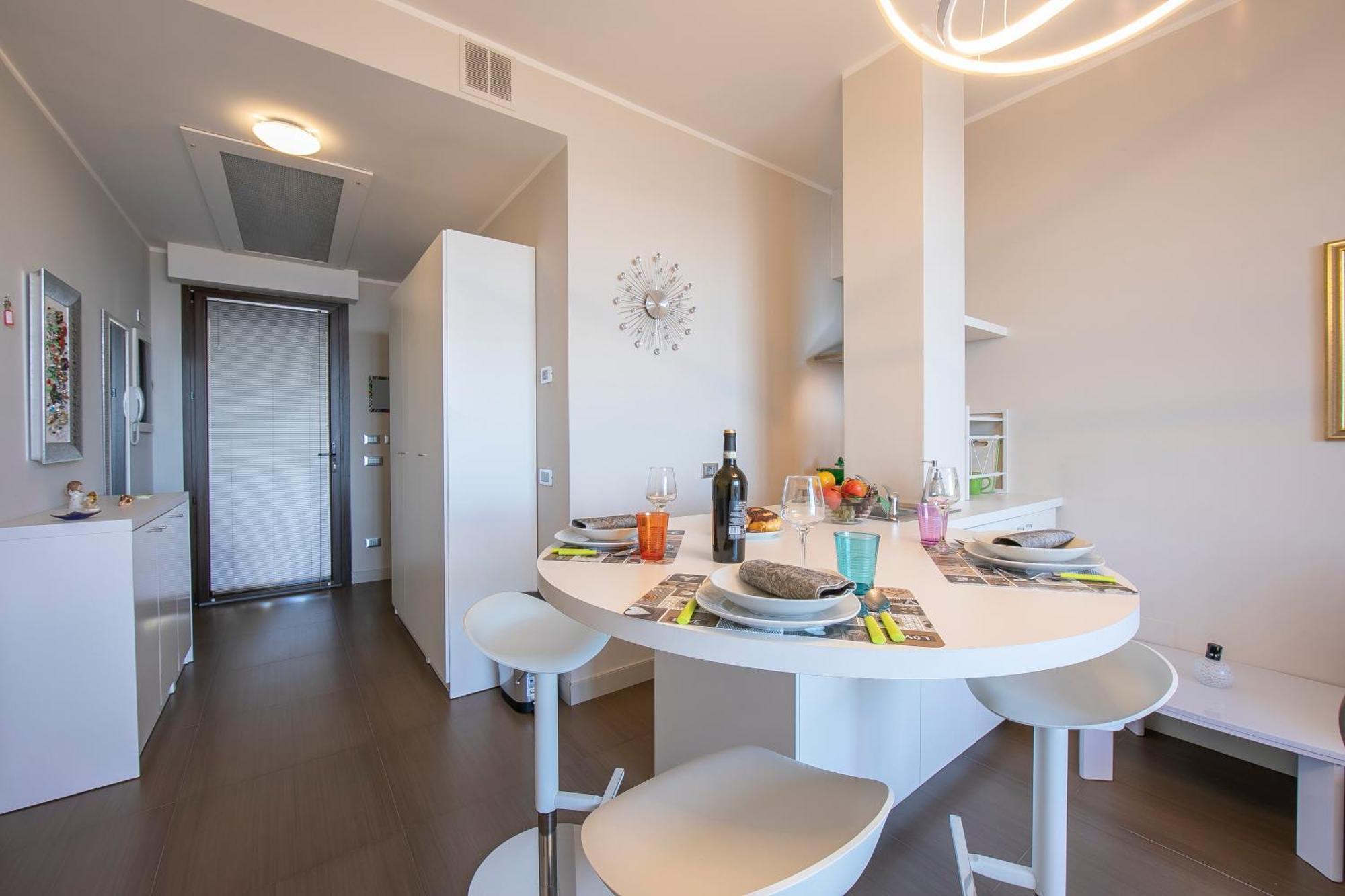 Suite On The Lake - Happy Rentals Meina Εξωτερικό φωτογραφία